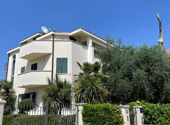 Seaside Apartments